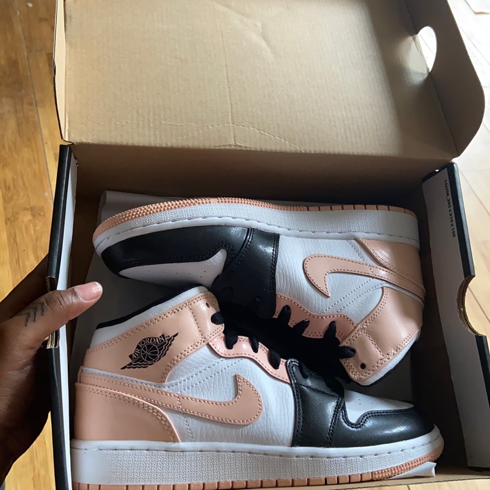 Jordan Mid arctic orange 4.5Y woman’s 6